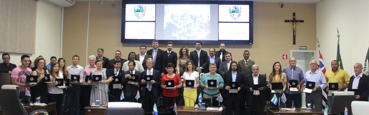 Vereadores, homenageados e convidados na sessão solene